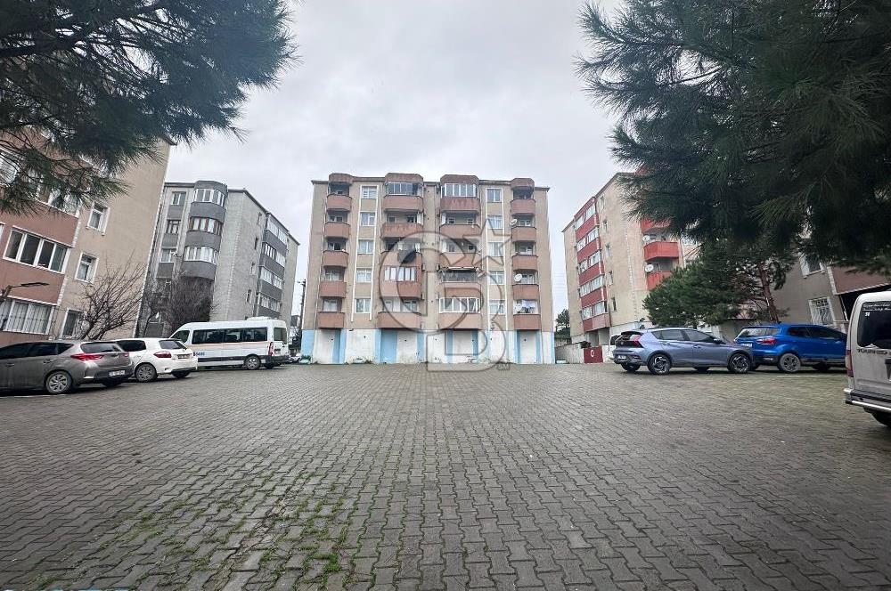 DİLİSKELESİ'NDE HUKUKÇULAR SİTESİNDE,CADDE ÜZERİ, YHT YAKINI 2+1