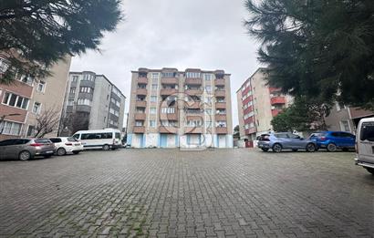 DİLİSKELESİ'NDE HUKUKÇULAR SİTESİNDE,CADDE ÜZERİ, YHT YAKINI 2+1