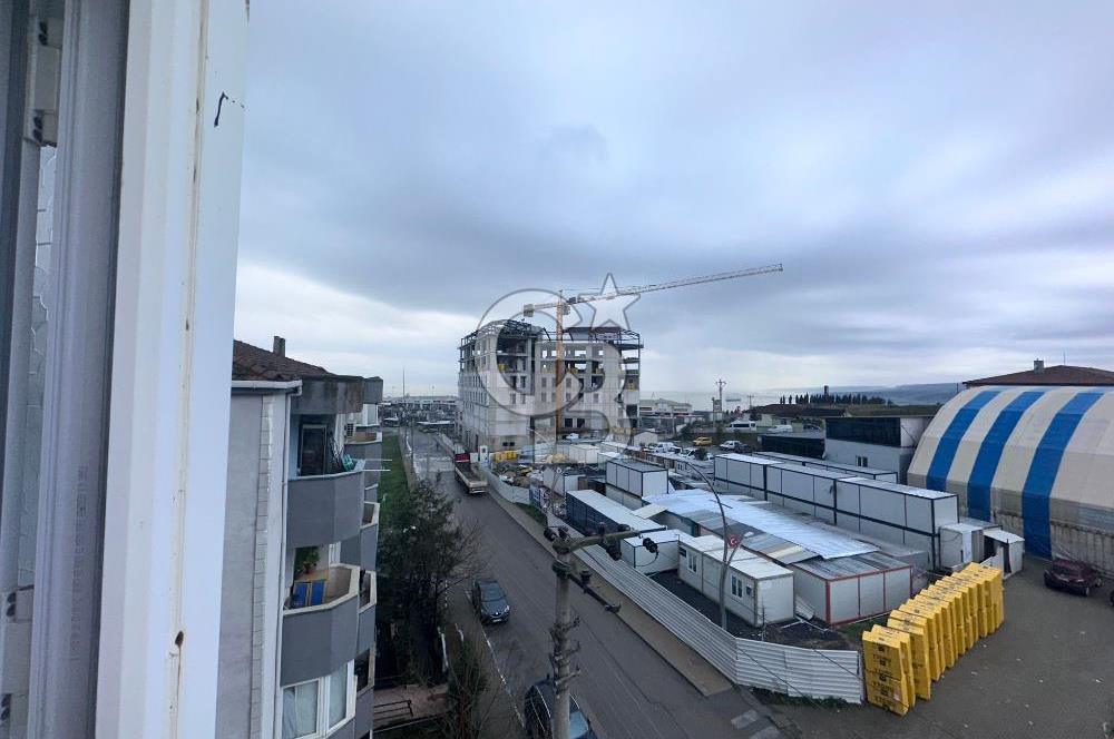 DİLİSKELESİ'NDE HUKUKÇULAR SİTESİNDE,CADDE ÜZERİ, YHT YAKINI 2+1