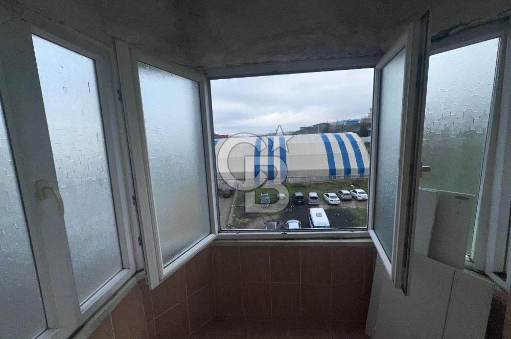 DİLİSKELESİ'NDE HUKUKÇULAR SİTESİNDE,CADDE ÜZERİ, YHT YAKINI 2+1