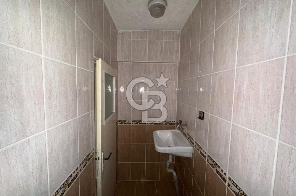 DİLİSKELESİ'NDE HUKUKÇULAR SİTESİNDE,CADDE ÜZERİ, YHT YAKINI 2+1