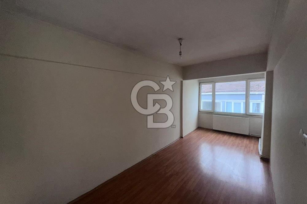 DİLİSKELESİ'NDE HUKUKÇULAR SİTESİNDE,CADDE ÜZERİ, YHT YAKINI 2+1