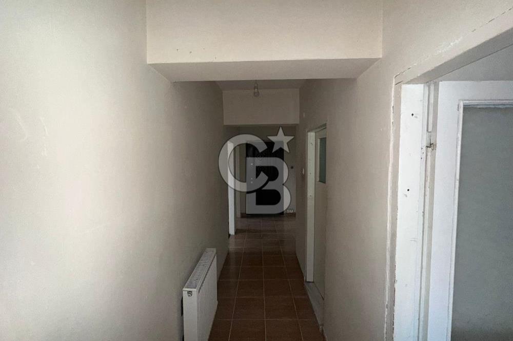 DİLİSKELESİ'NDE HUKUKÇULAR SİTESİNDE,CADDE ÜZERİ, YHT YAKINI 2+1