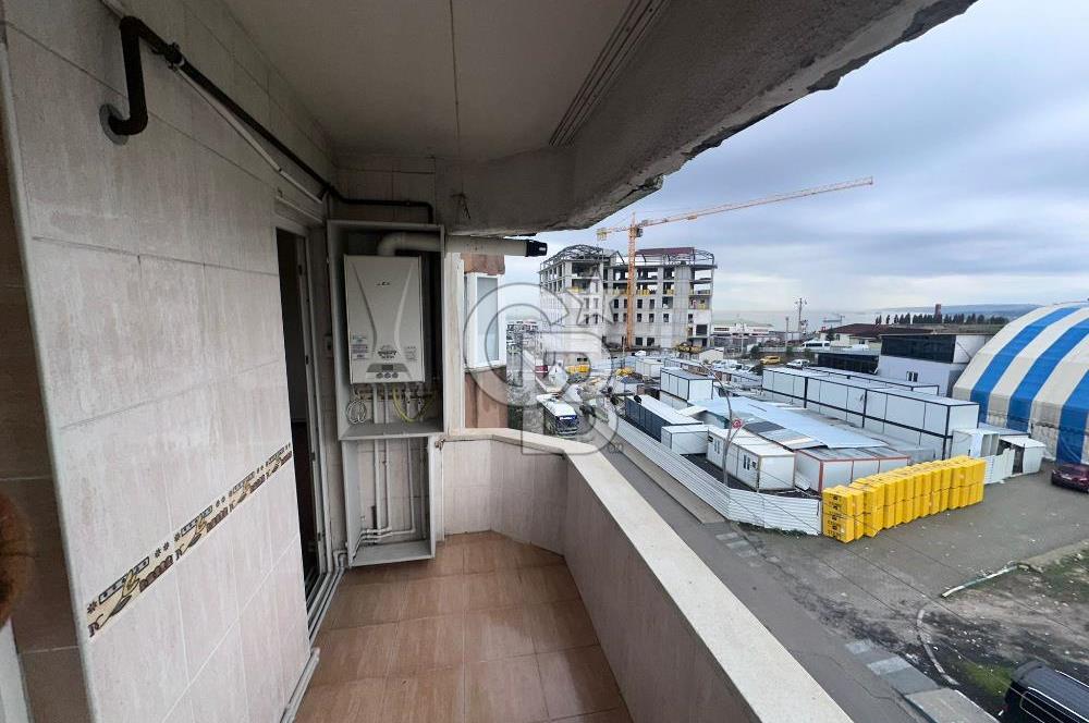 DİLİSKELESİ'NDE HUKUKÇULAR SİTESİNDE,CADDE ÜZERİ, YHT YAKINI 2+1