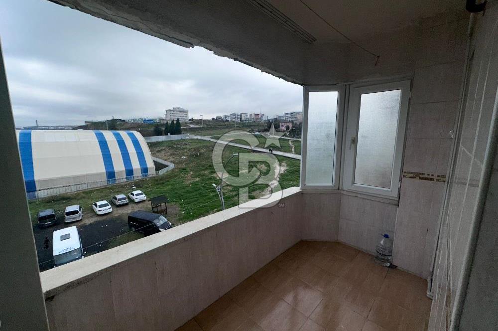 DİLİSKELESİ'NDE HUKUKÇULAR SİTESİNDE,CADDE ÜZERİ, YHT YAKINI 2+1