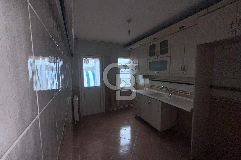 DİLİSKELESİ'NDE HUKUKÇULAR SİTESİNDE,CADDE ÜZERİ, YHT YAKINI 2+1