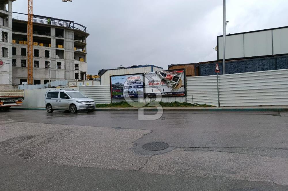 DİLİSKELESİ'NDE HUKUKÇULAR SİTESİNDE,CADDE ÜZERİ, YHT YAKINI 2+1