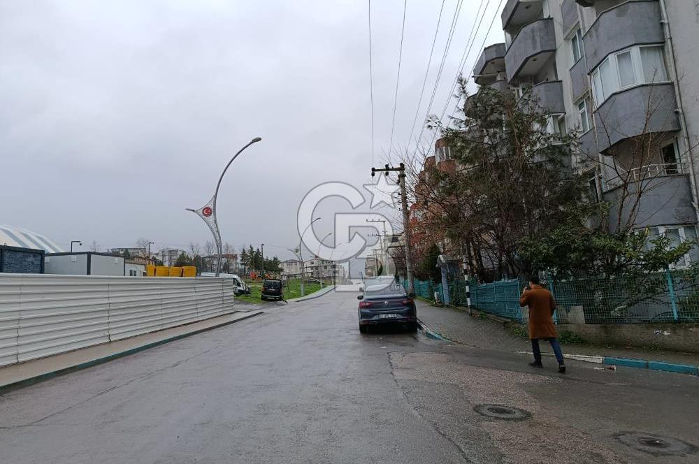 DİLİSKELESİ'NDE HUKUKÇULAR SİTESİNDE,CADDE ÜZERİ, YHT YAKINI 2+1