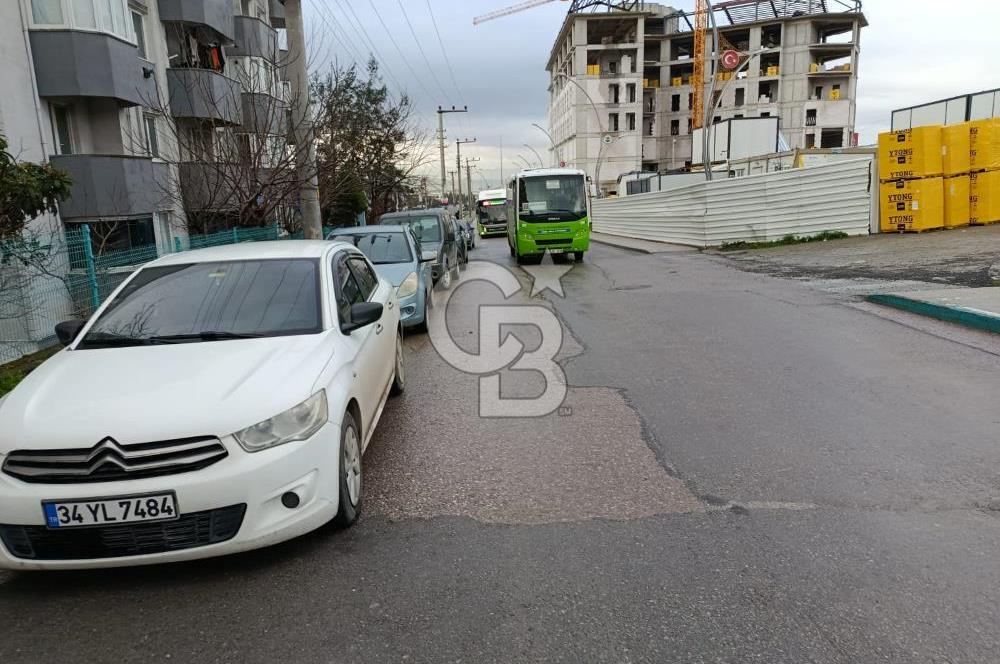 DİLİSKELESİ'NDE HUKUKÇULAR SİTESİNDE,CADDE ÜZERİ, YHT YAKINI 2+1