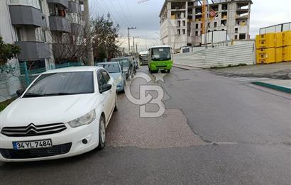 DİLİSKELESİ'NDE HUKUKÇULAR SİTESİNDE,CADDE ÜZERİ, YHT YAKINI 2+1