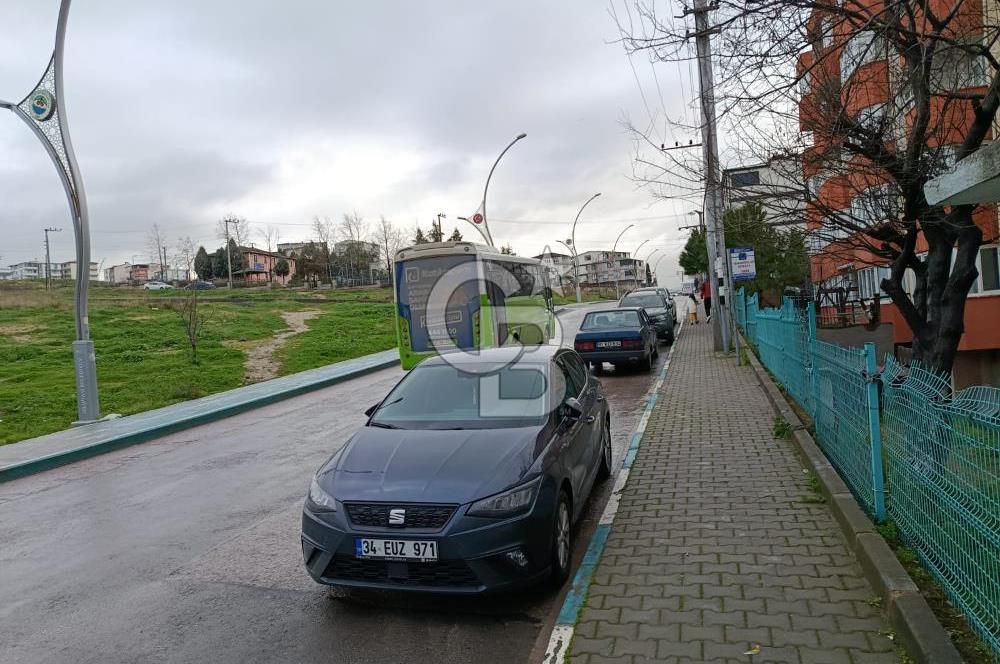 DİLİSKELESİ'NDE HUKUKÇULAR SİTESİNDE,CADDE ÜZERİ, YHT YAKINI 2+1