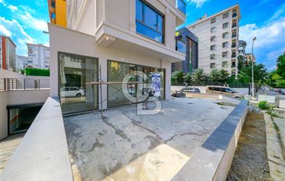 KADIKÖY ZİVERBEYDE CADDEYE 2.BİNADA 200 M2 SATILIK KÖŞE DÜKKAN