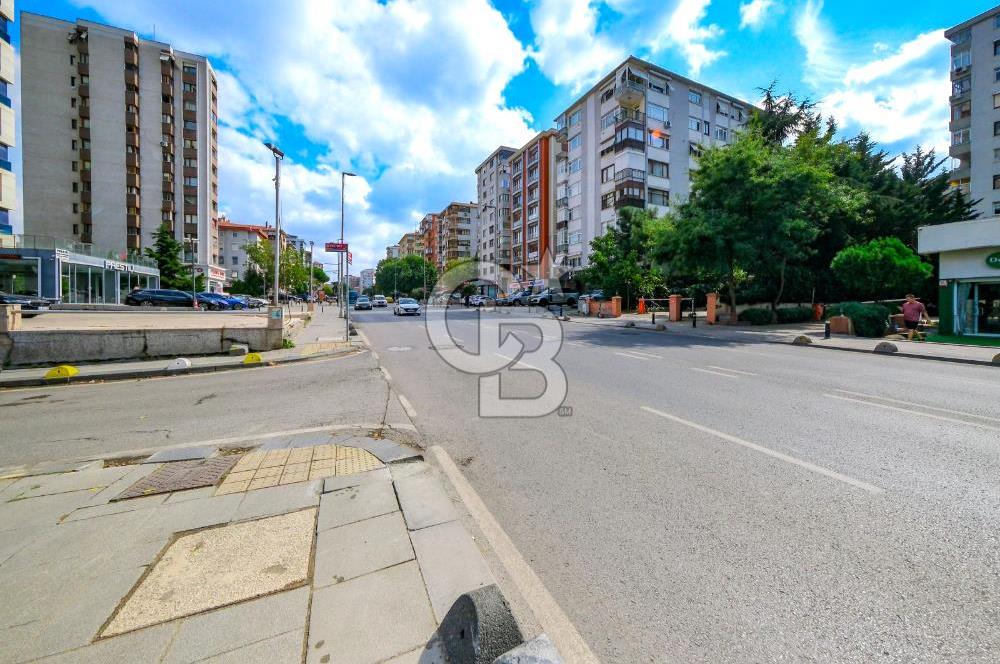 KADIKÖY ZİVERBEYDE CADDEYE 2.BİNADA 200 M2 SATILIK KÖŞE DÜKKAN