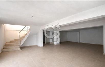 BAYRAKLI'DA SATILIK GENİŞ KULLANIM ALANLI KÖŞE DÜKKAN