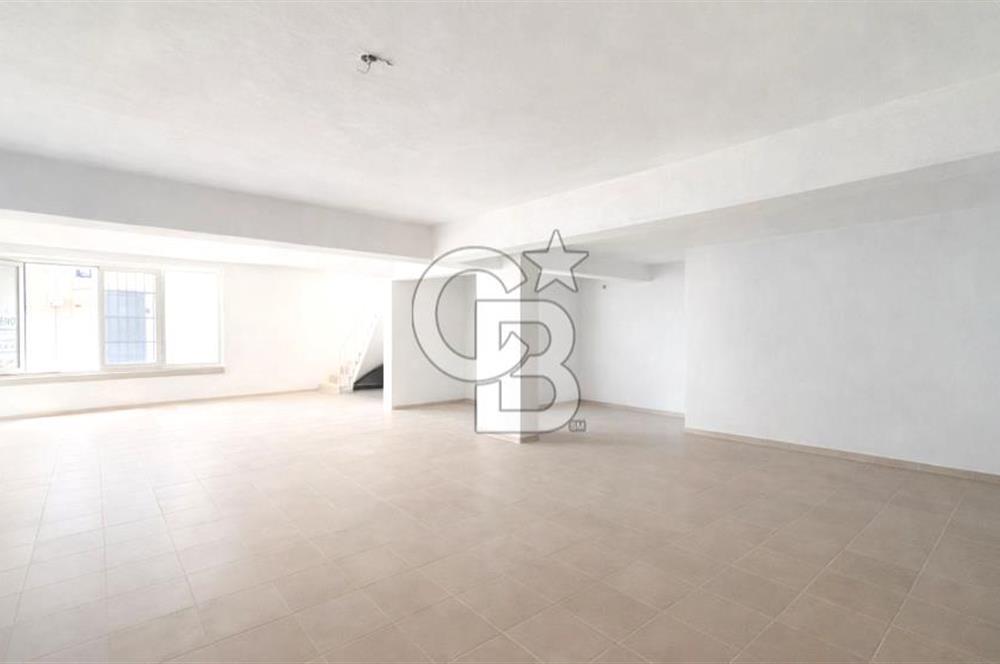 BAYRAKLI'DA SATILIK GENİŞ KULLANIM ALANLI KÖŞE DÜKKAN