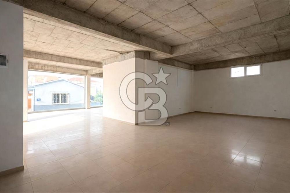 BAYRAKLI'DA SATILIK GENİŞ KULLANIM ALANLI KÖŞE DÜKKAN