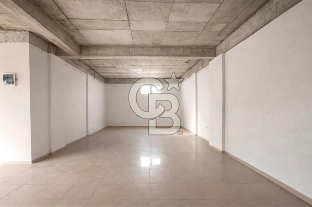 BAYRAKLI'DA SATILIK GENİŞ KULLANIM ALANLI KÖŞE DÜKKAN