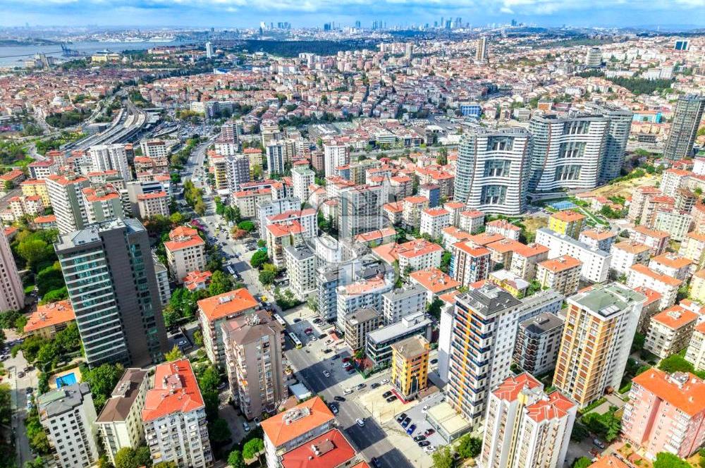 KADIKÖY ZİVERBEYDE CADDEYE 2.BİNADA 200 M2 SATILIK KÖŞE DÜKKAN