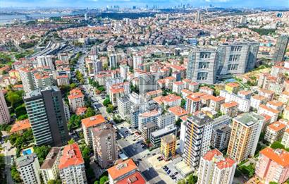 KADIKÖY ZİVERBEYDE CADDEYE 2.BİNADA 200 M2 SATILIK KÖŞE DÜKKAN