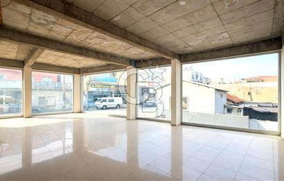 BAYRAKLI'DA SATILIK GENİŞ KULLANIM ALANLI KÖŞE DÜKKAN