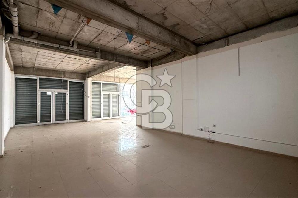 BAYRAKLI'DA SATILIK GENİŞ KULLANIM ALANLI KÖŞE DÜKKAN