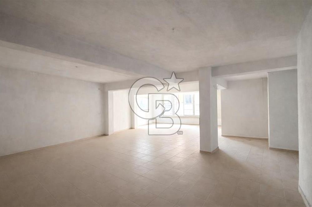 BAYRAKLI'DA SATILIK GENİŞ KULLANIM ALANLI KÖŞE DÜKKAN