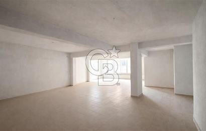 BAYRAKLI'DA SATILIK GENİŞ KULLANIM ALANLI KÖŞE DÜKKAN