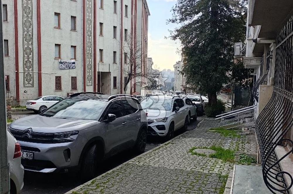 Libadiye Caddesi ve Emaar AVM’ye Yürüme Mesafesinde Satılık 2+1 Daire
