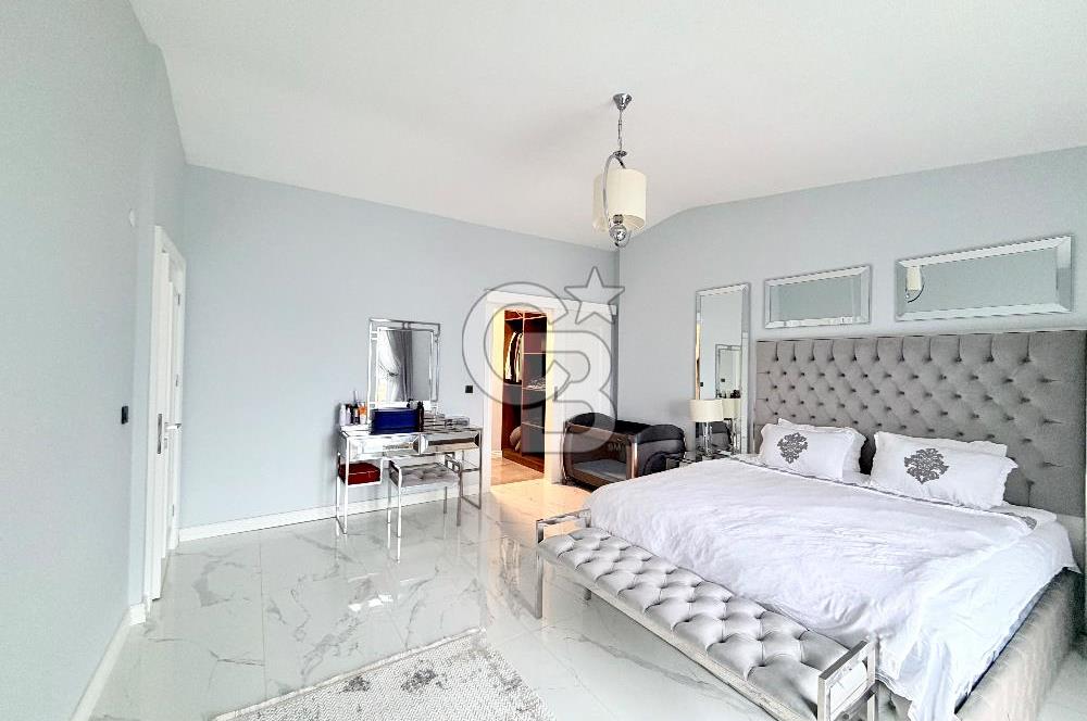 Burgaz'da Panoramik Deniz Manzaralı 5+1 Dubleks Daire