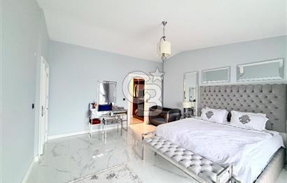 Burgaz'da Panoramik Deniz Manzaralı 5+1 Dubleks Daire