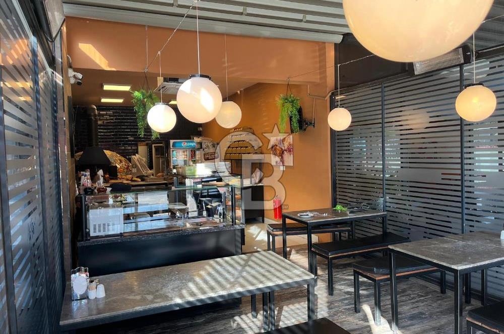 Balat Meydanı'nda Hazır Kiracılı Satılık Dükkan