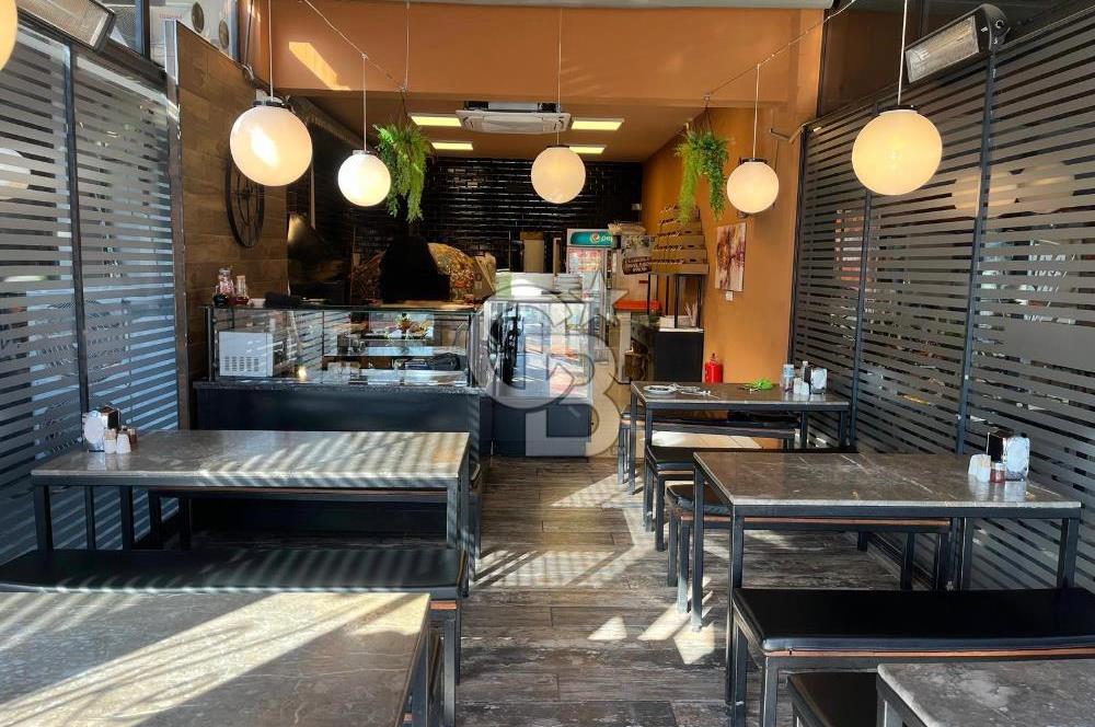 Balat Meydanı'nda Hazır Kiracılı Satılık Dükkan