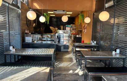 Balat Meydanı'nda Hazır Kiracılı Satılık Dükkan