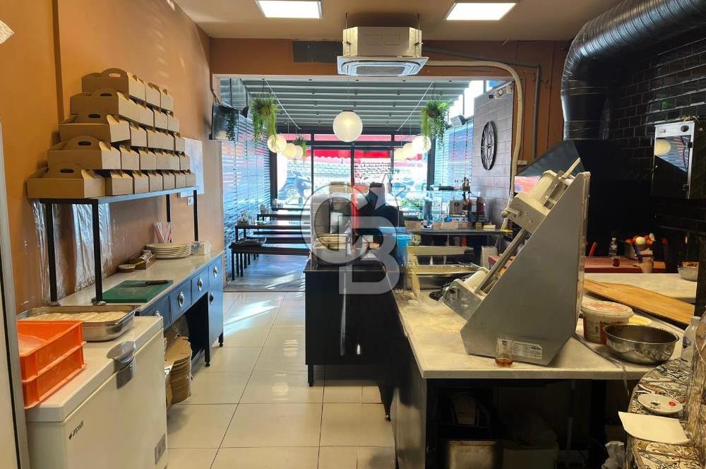 Balat Meydanı'nda Hazır Kiracılı Satılık Dükkan