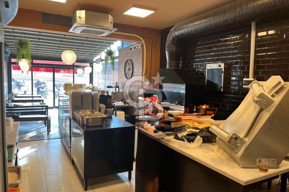 Balat Meydanı'nda Hazır Kiracılı Satılık Dükkan