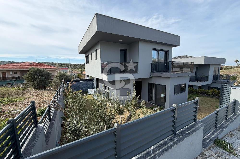 Çeşme’de Müstakil Havuzlu 6+2 Satılık Villa 