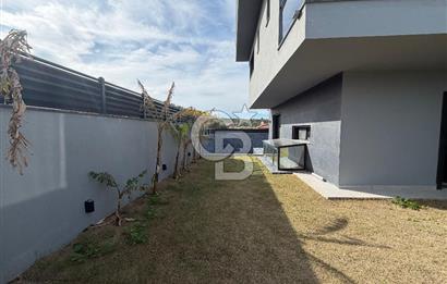 Çeşme’de Müstakil Havuzlu 6+2 Satılık Villa 