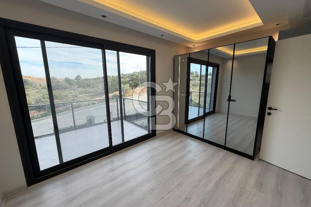 Çeşme’de Müstakil Havuzlu 6+2 Satılık Villa 