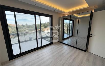 Çeşme’de Müstakil Havuzlu 6+2 Satılık Villa 