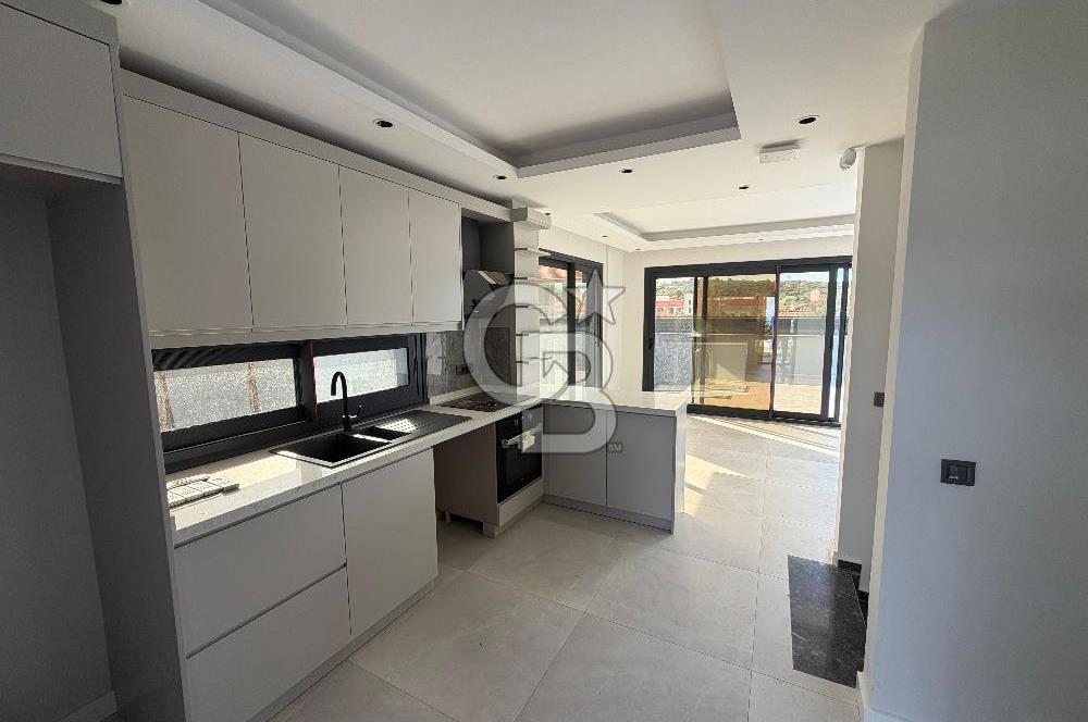 Çeşme’de Müstakil Havuzlu 6+2 Satılık Villa 