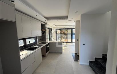 Çeşme’de Müstakil Havuzlu 6+2 Satılık Villa 