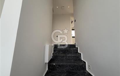 Çeşme’de Müstakil Havuzlu 6+2 Satılık Villa 