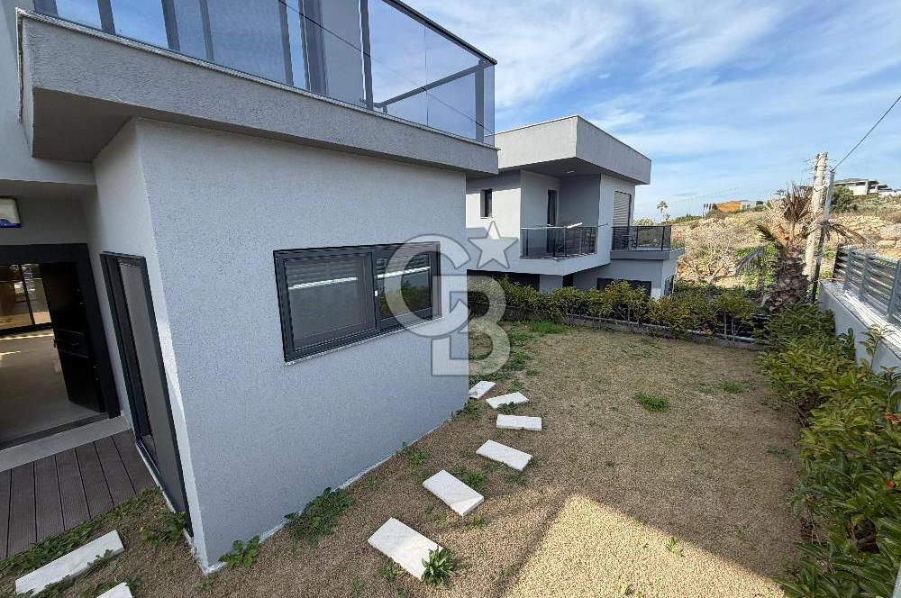 Çeşme’de Müstakil Havuzlu 6+2 Satılık Villa 