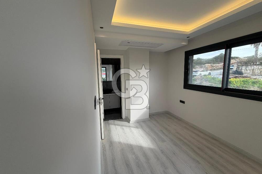 Çeşme’de Müstakil Havuzlu 6+2 Satılık Villa 