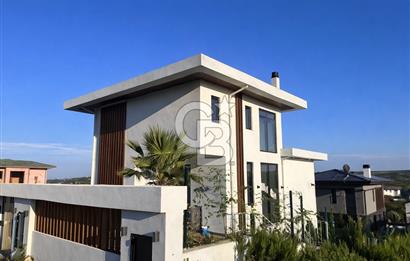 RİVA 1. BÖLGE | DENİZ MANZARALI | SIFIR | BAHÇELİ | MÜSTAKİL VİLLA