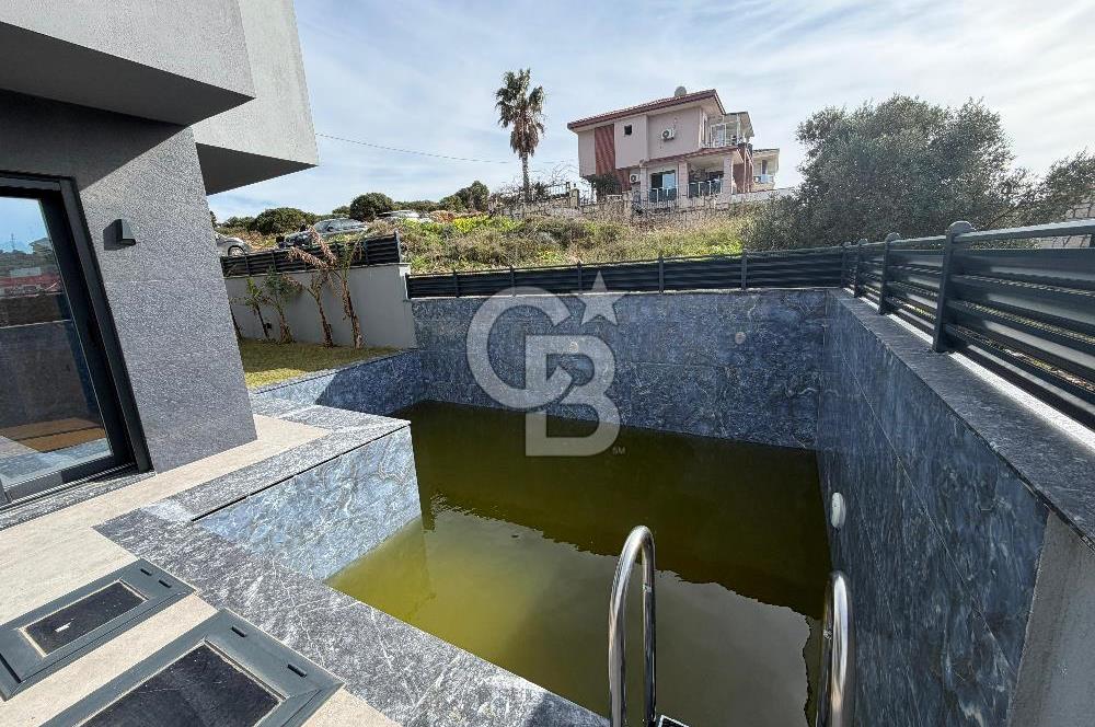 Çeşme’de Müstakil Havuzlu 6+2 Satılık Villa 