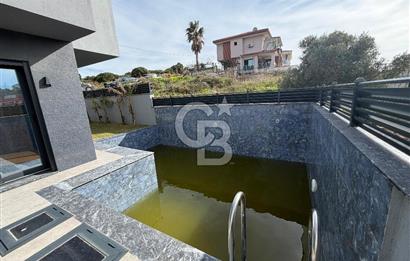 Çeşme’de Müstakil Havuzlu 6+2 Satılık Villa 