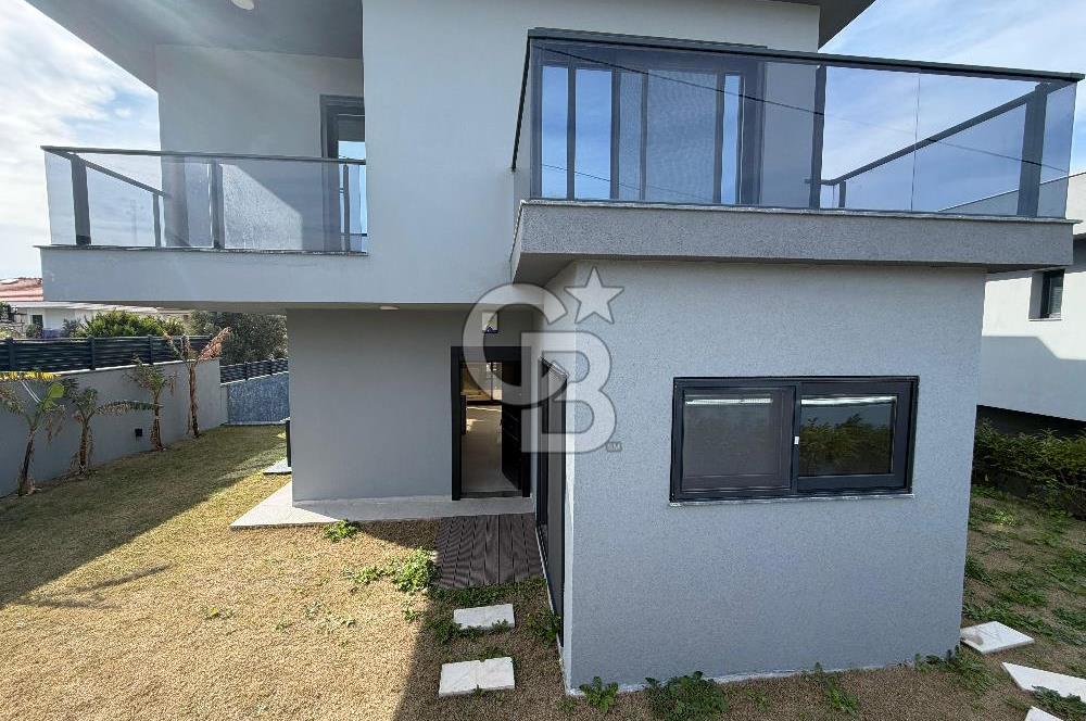 Çeşme’de Müstakil Havuzlu 6+2 Satılık Villa 