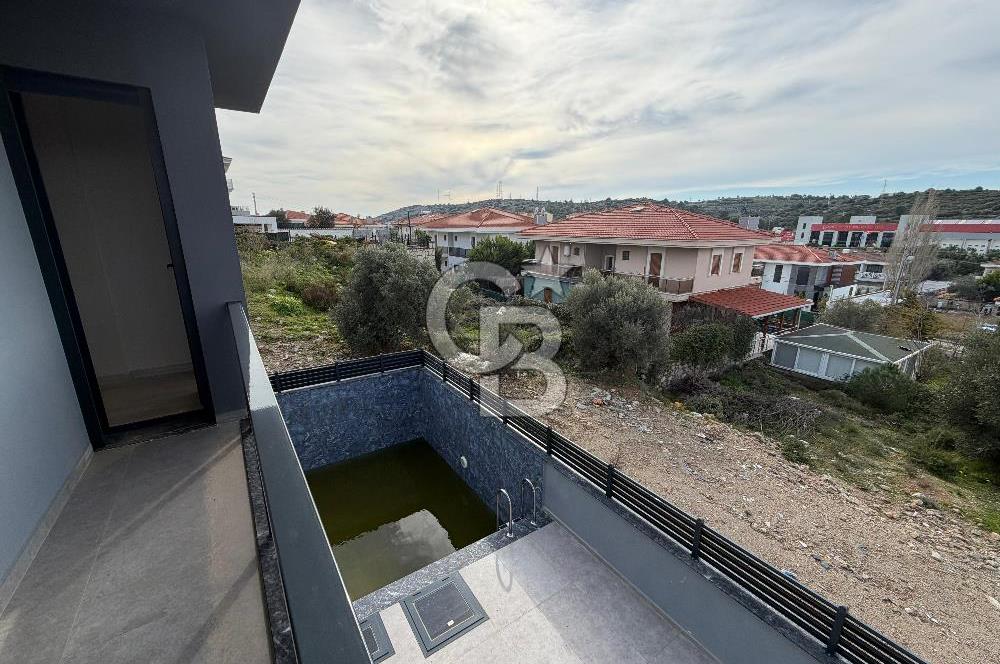 Çeşme’de Müstakil Havuzlu 6+2 Satılık Villa 