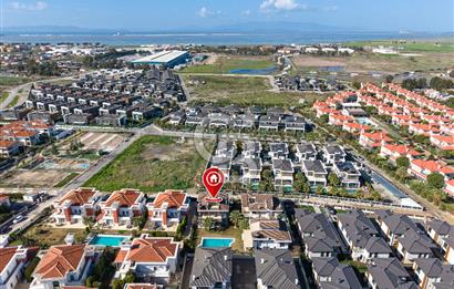 SASALI ÜÇ KONAKLAR SİTESİ’NDE HAVUZ CEPHELİ SATILIK 5+1 VİLLA